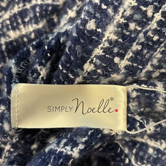 Poncho Wrap - Picture 4 of 7